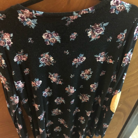 Dark floral - Picture 5 of 5